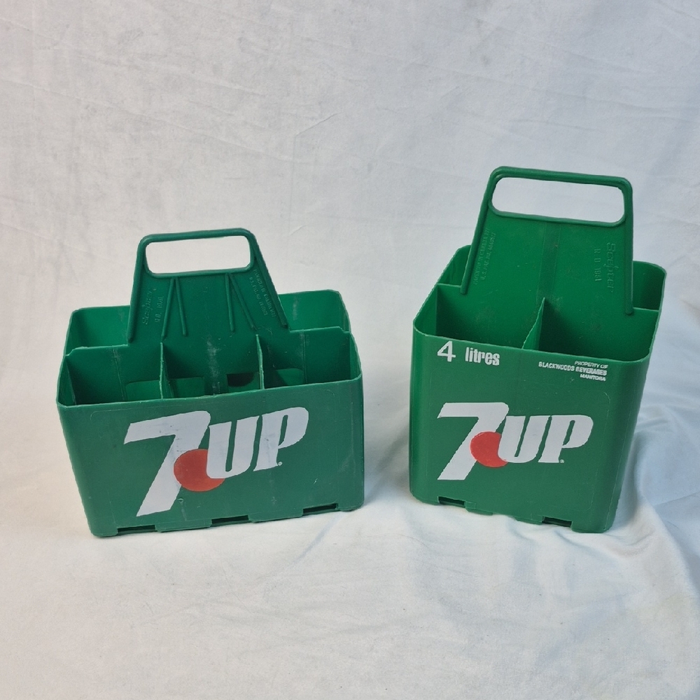 7UP Carrier Tote 1980s Plastic Bottle Holder Green 7UP logo - Lot of 2